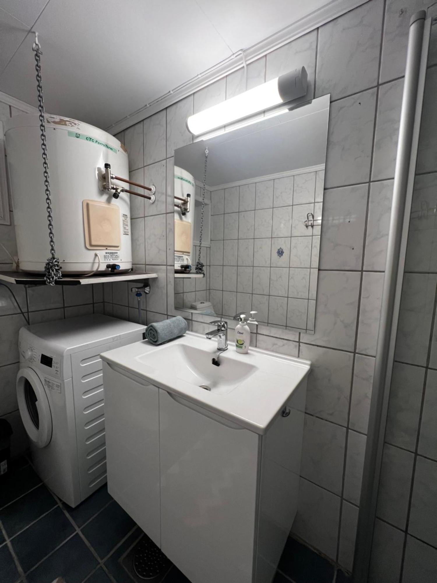 Hoda Apartment - Cozy Central Apartment With Free Parking Leknes Exterior photo