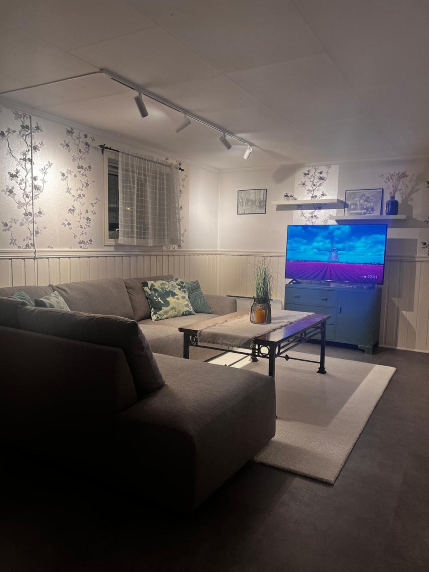 Hoda Apartment - Cozy Central Apartment With Free Parking Leknes Exterior photo